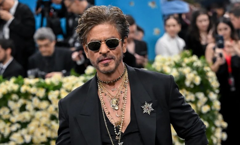 The king of Bollywood Shah Rukh Khan made his debut at the Met Gala in the pre -eminent designer in India The king of Bollywood Shah Rukh Khan made his debut at the Met Gala in the pre -eminent designer in India