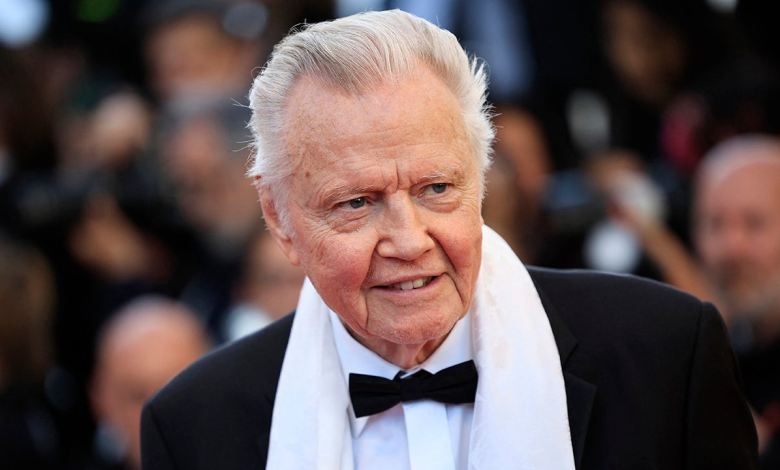 Jon Voight says Hollywood really needs help because he works with Trump Jon Voight says Hollywood really needs help because he works with Trump