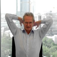 Yogaübung: Gelassenheit stärken – Werfen Sie den Stress weg Yogaübung: Gelassenheit stärken – Werfen Sie den Stress weg