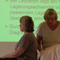 Schwindel: Therapieübungen für gutartigen Lagerungsschwindel und Anregung des Gleichgewichtssinns Schwindel: Therapieübungen für gutartigen Lagerungsschwindel und Anregung des Gleichgewichtssinns
