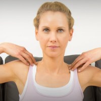 Yoga gegen Verspannungen im Bereich Schulter und Nacken Yoga gegen Verspannungen im Bereich Schulter und Nacken