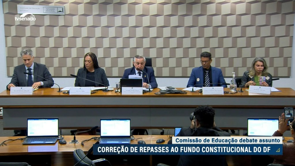 Profissionais da educação pedem correção de verbas do Fundo Constitucional do DF — Senado Notícias Profissionais da educação pedem correção de verbas do Fundo Constitucional do DF — Senado Notícias