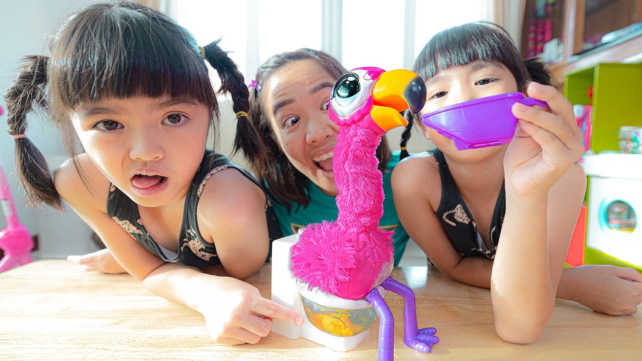 หนูยิ้มหนูแย้มรีวิวของเล่น นกนั่งอึ Gotta go Flamingo หนูยิ้มหนูแย้มรีวิวของเล่น นกนั่งอึ Gotta go Flamingo
