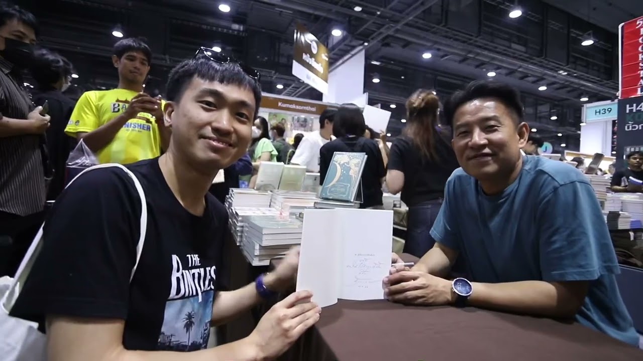 นิ้วกลมแจกลายเซ็นต์ ในงานมหกรรมหนังสือระดับชาติ ครั้งที่ 28 นิ้วกลมแจกลายเซ็นต์ ในงานมหกรรมหนังสือระดับชาติ ครั้งที่ 28