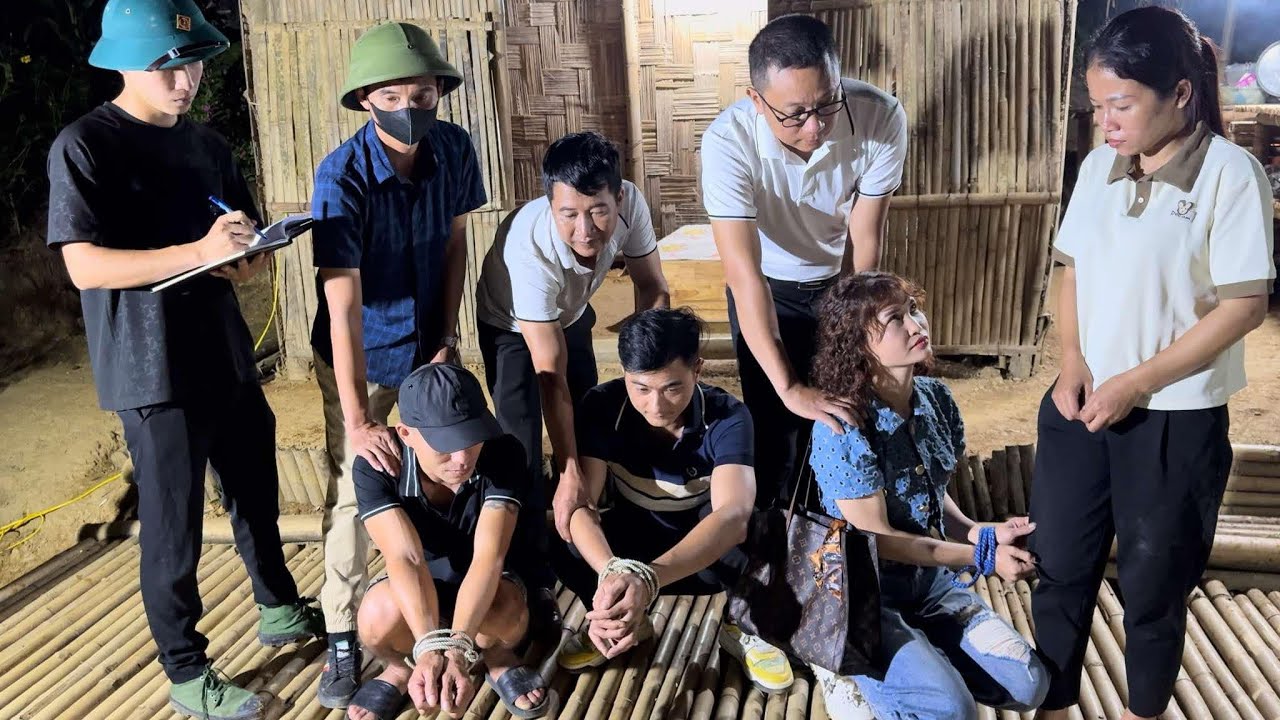 The evil secretary who refuses to give up his evil deeds is plotted by Egan and Uri to be captured. The evil secretary who refuses to give up his evil deeds is plotted by Egan and Uri to be captured.