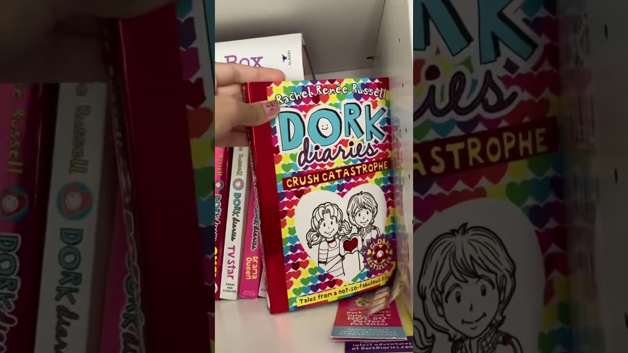 ชัันวางหนังสือมีอะไรบ้าง!! รีวิวหนังสือ bookshelf tour!  📚 shorts | จีน่ารีวิว Gina review ชัันวางหนังสือมีอะไรบ้าง!! รีวิวหนังสือ bookshelf tour!  📚 shorts | จีน่ารีวิว Gina review