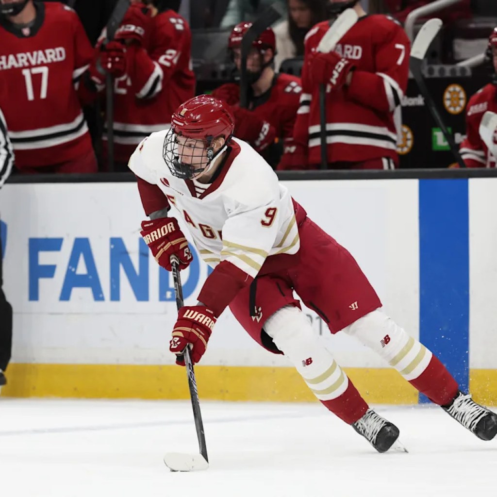 Boston College Men’s Hockey Defeats Merrimack 4-2 Boston College Men’s Hockey Defeats Merrimack 4-2