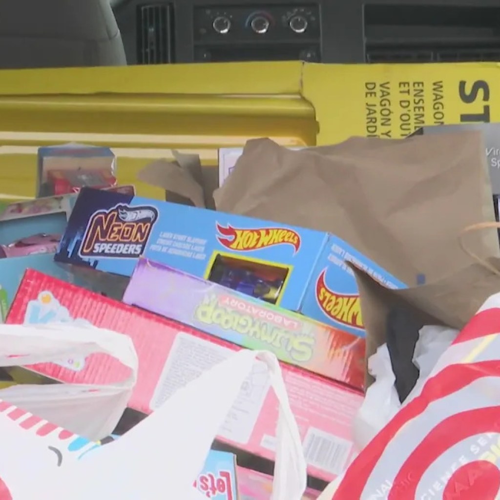 Car enthusiasts unite for 'Caravan of Toys' event Car enthusiasts unite for 'Caravan of Toys' event