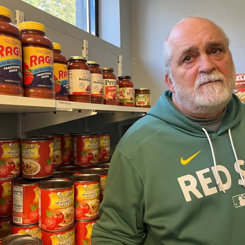 Both donors and the hungry are reaching out to Food Bank of Western Massachusetts, local pantry and lunch site as SNAP cutoff looms Both donors and the hungry are reaching out to Food Bank of Western Massachusetts, local pantry and lunch site as SNAP cutoff looms