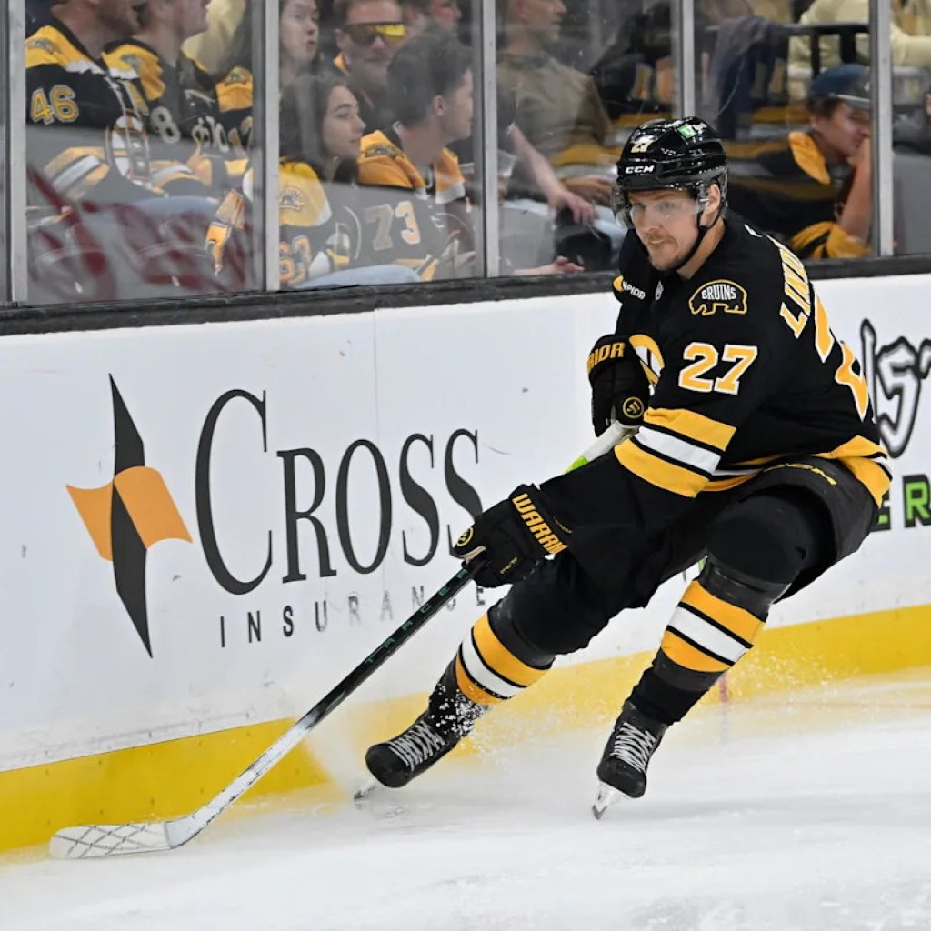 Bruins Star Exits Blackhawks Matchup With Injury Bruins Star Exits Blackhawks Matchup With Injury