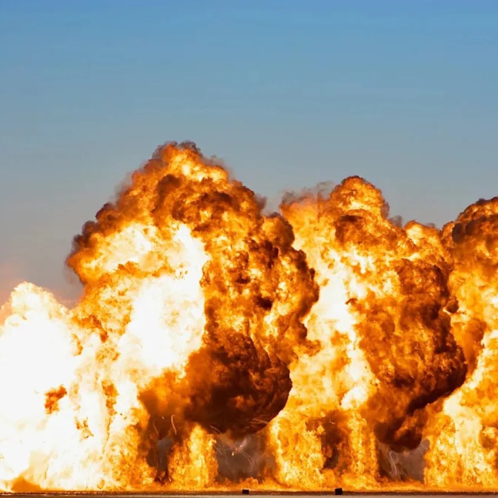 Meteor Explodes Off Massachusetts With 300-Ton TNT Blast Meteor Explodes Off Massachusetts With 300-Ton TNT Blast