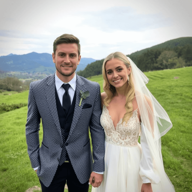 Estrela de musical prestes a se casar tem fotos reveladas… Fãs em ‘choque’ Estrela de musical prestes a se casar tem fotos reveladas… Fãs em ‘choque’