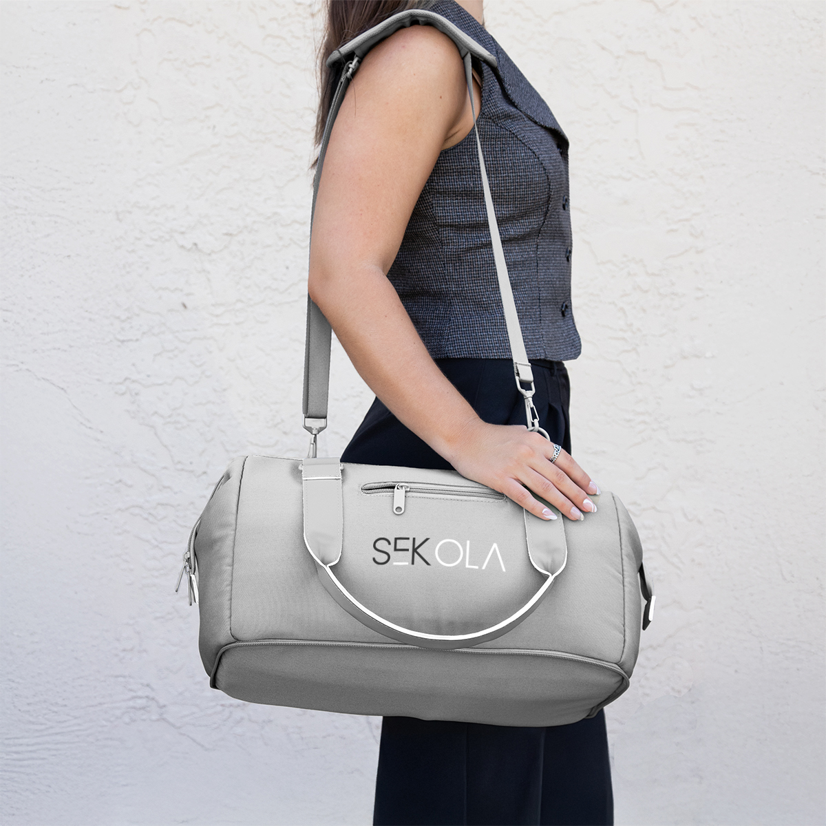 The Weekender Mini Travel Bag With Drop Bottom 1