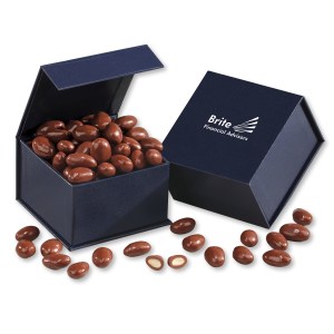 Magnetic Keepsake Box with Milk Chocolate Almonds 1 Magnetic Keepsake Box with Milk Chocolate Almonds 1