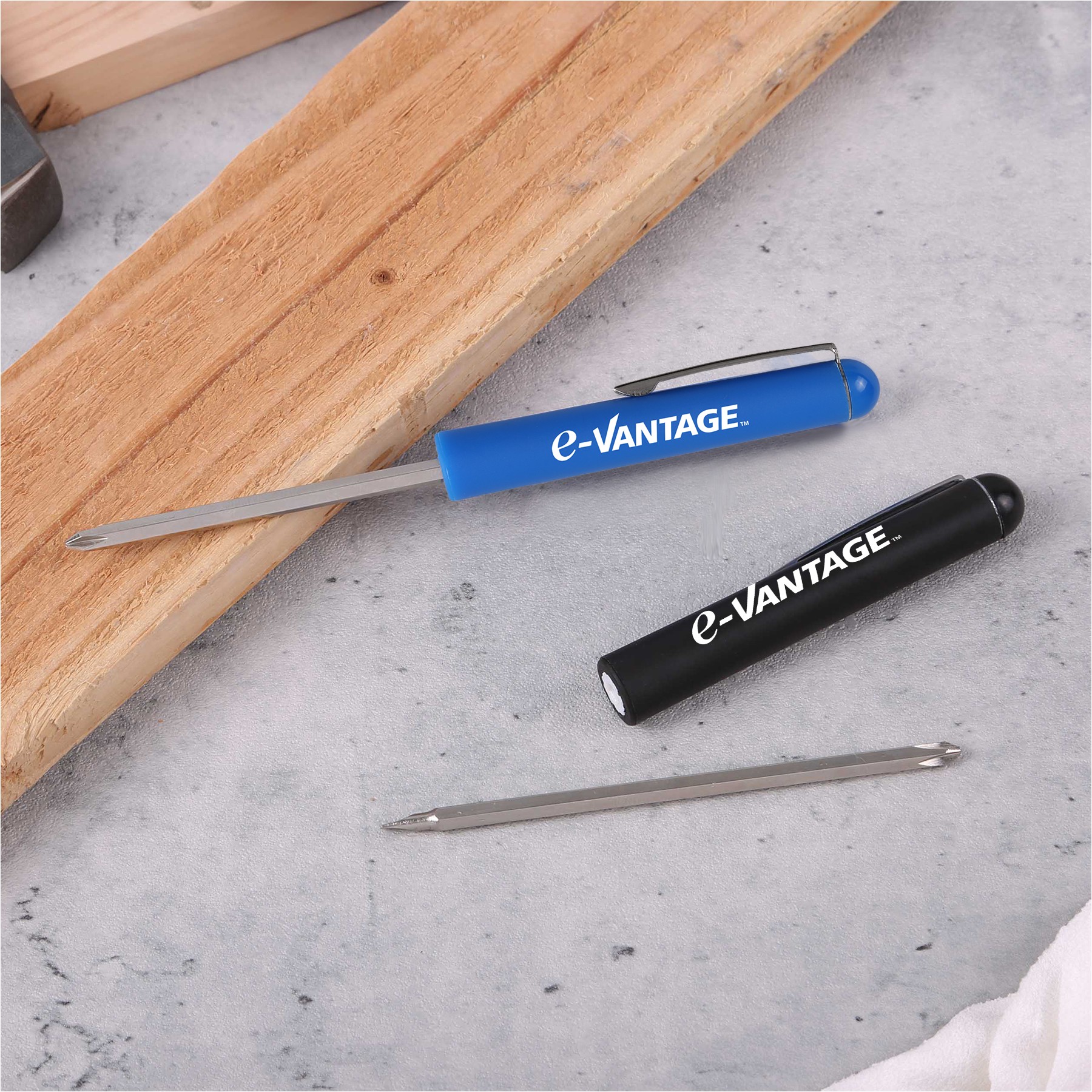 Pocket Screwdriver with Reversible Blade 1