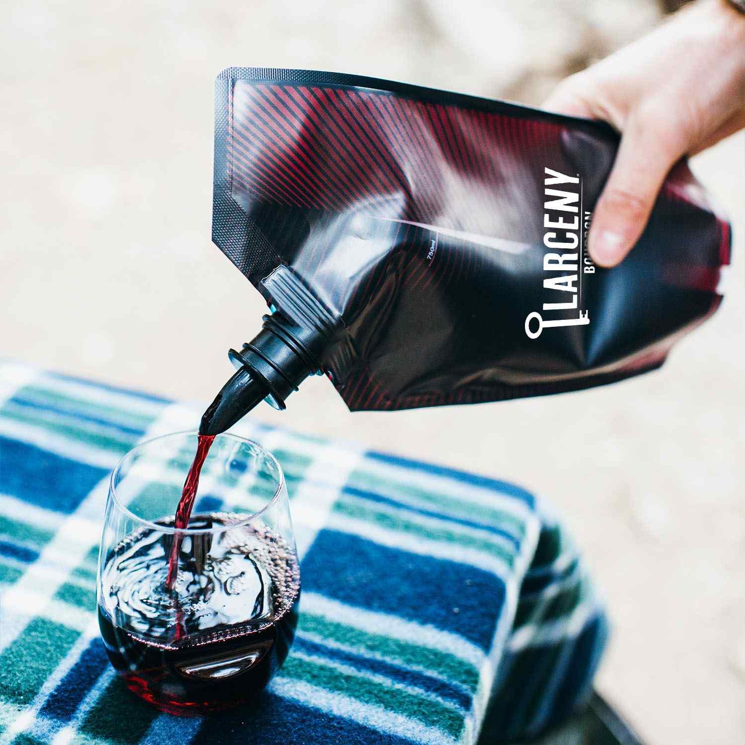 Vapur® 750mL Vintage Wine Carrier 1