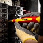 MEGAPRO® 6-in-1 Insulated Multi-bit Screwdriver - 6KITVDE - Lifestyle 1 MEGAPRO® 6-in-1 Insulated Multi-bit Screwdriver - 6KITVDE - Lifestyle 1
