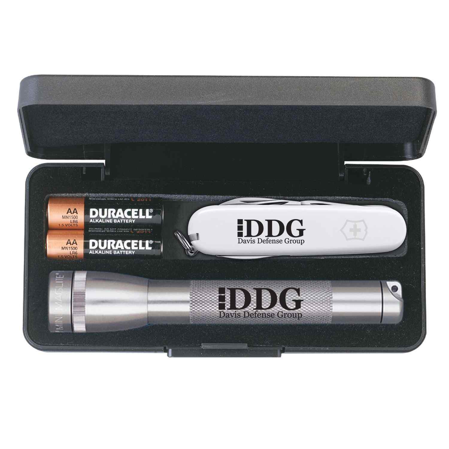 Mini Maglite® With Large Victorinox® Swiss Army Knife 1