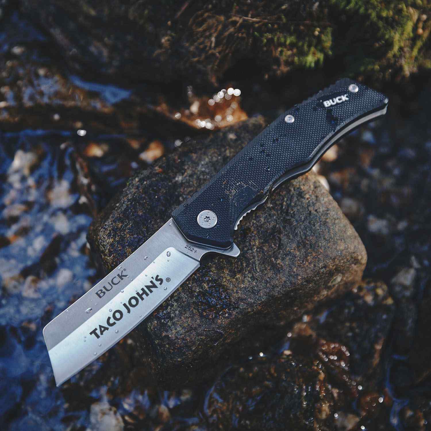 Buck® Trunk Knife 1