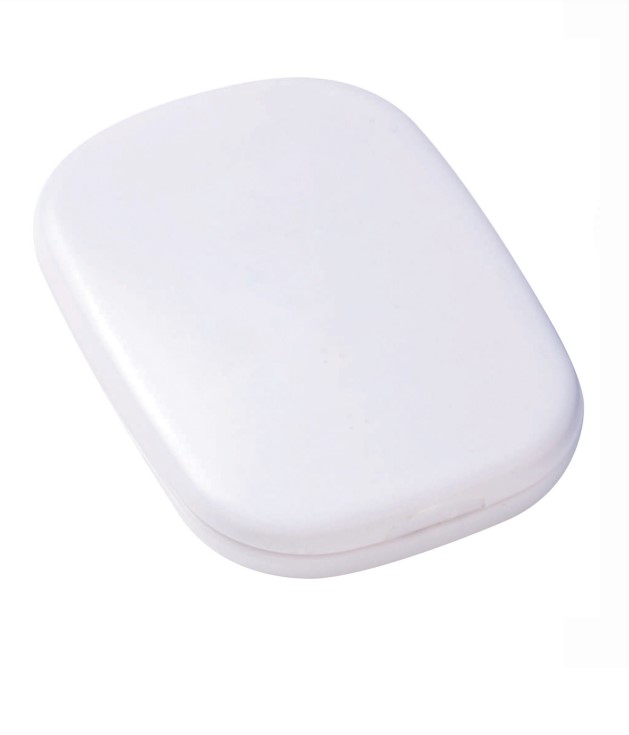On-The-Go Sewing Kit w/Mirror 1
