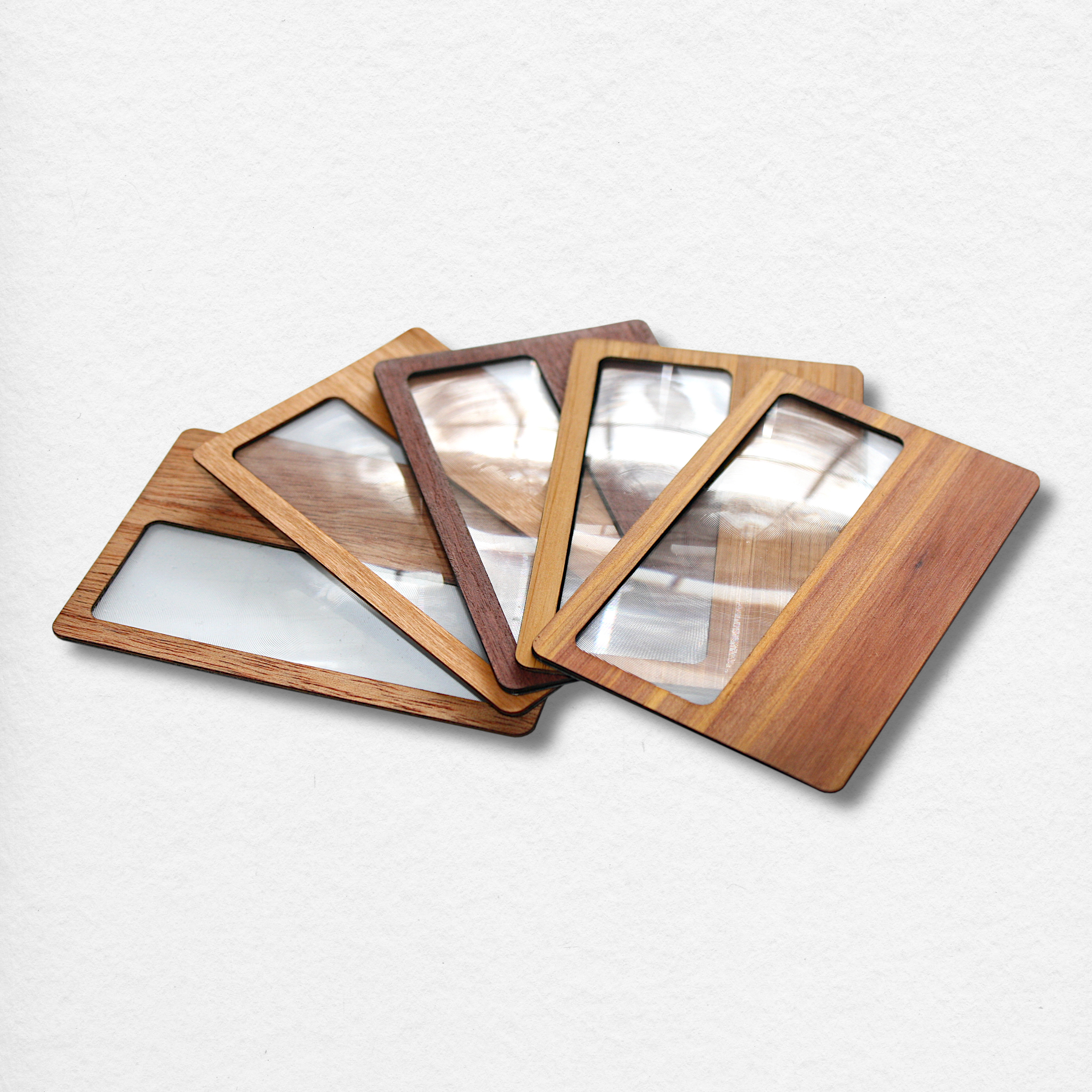 Wooden Credit-Card Magnifier 1