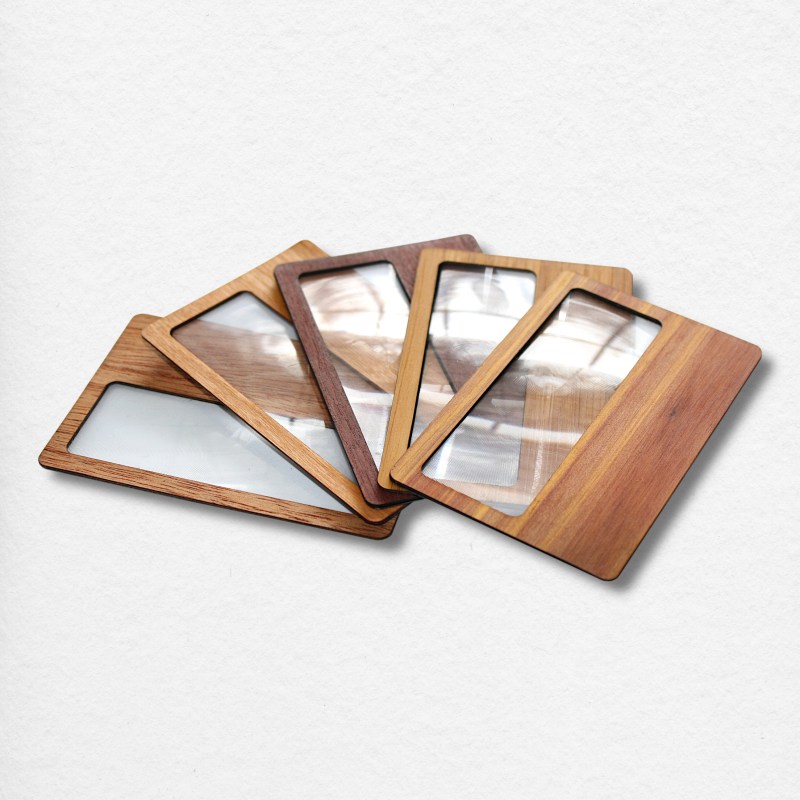 Wooden Credit-Card Magnifier 1 Wooden Credit-Card Magnifier 1