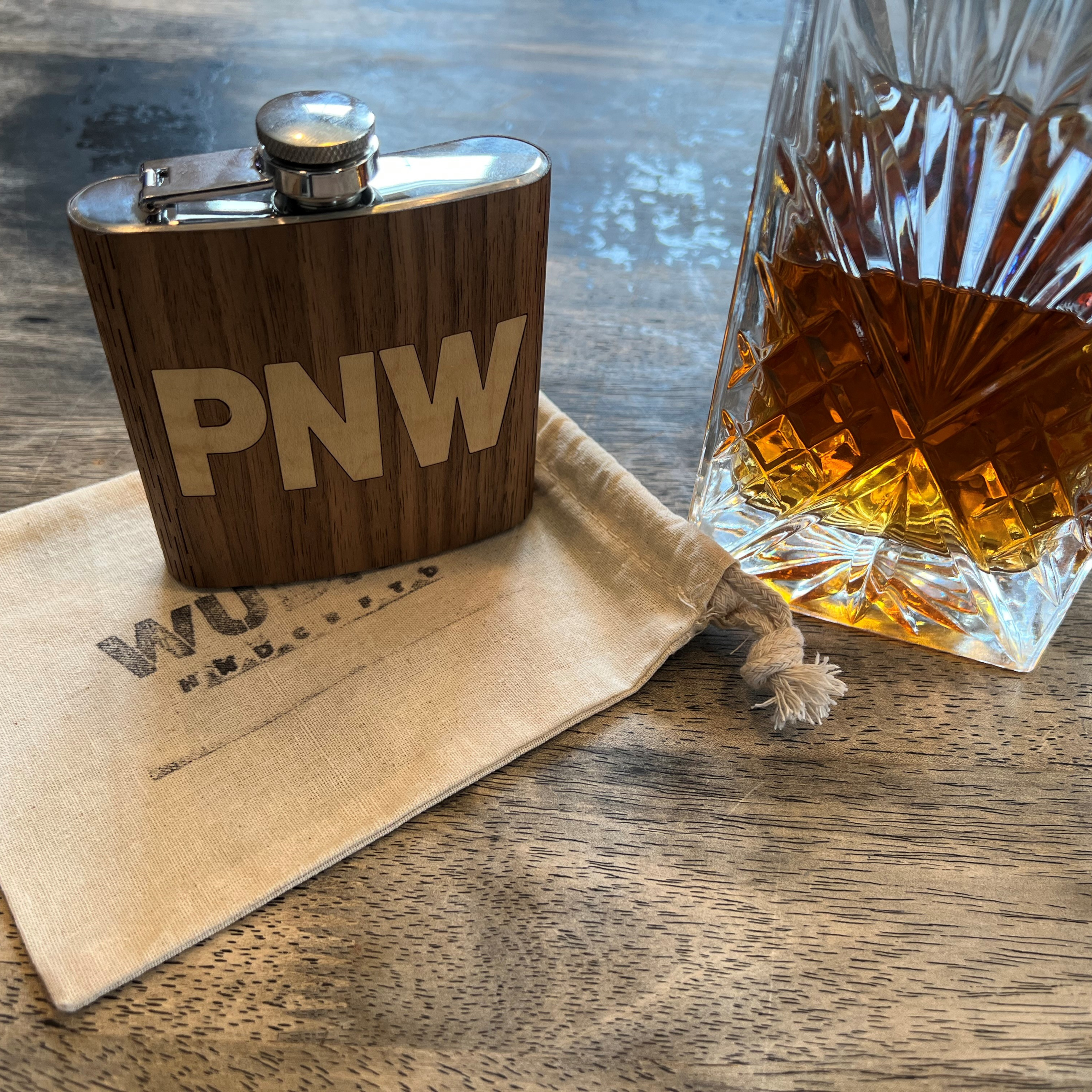6 Oz. Wooden Hip Flask (COLUMBIA) 1