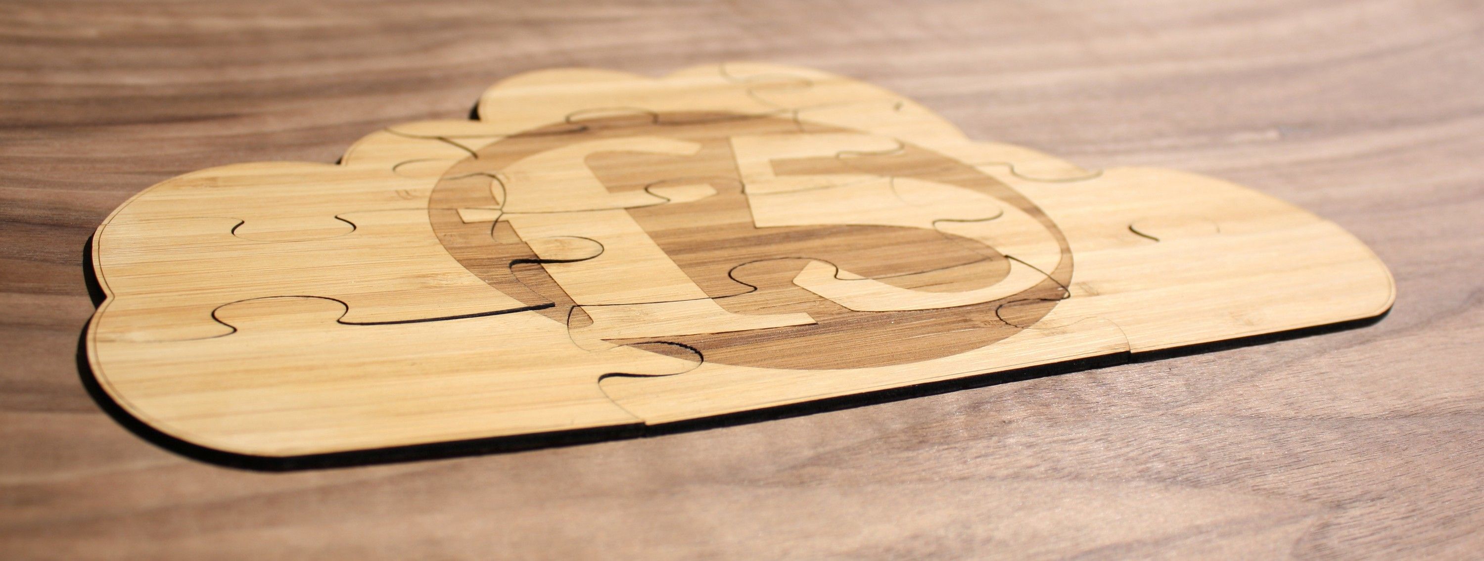 Wooden Logo Puzzle (GARFIELD) 1