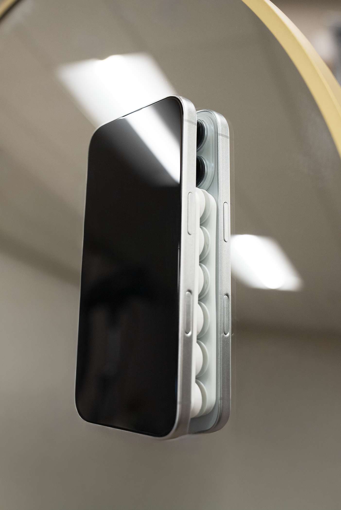 Hang On Suction Phone Case Mount with Magnets 1