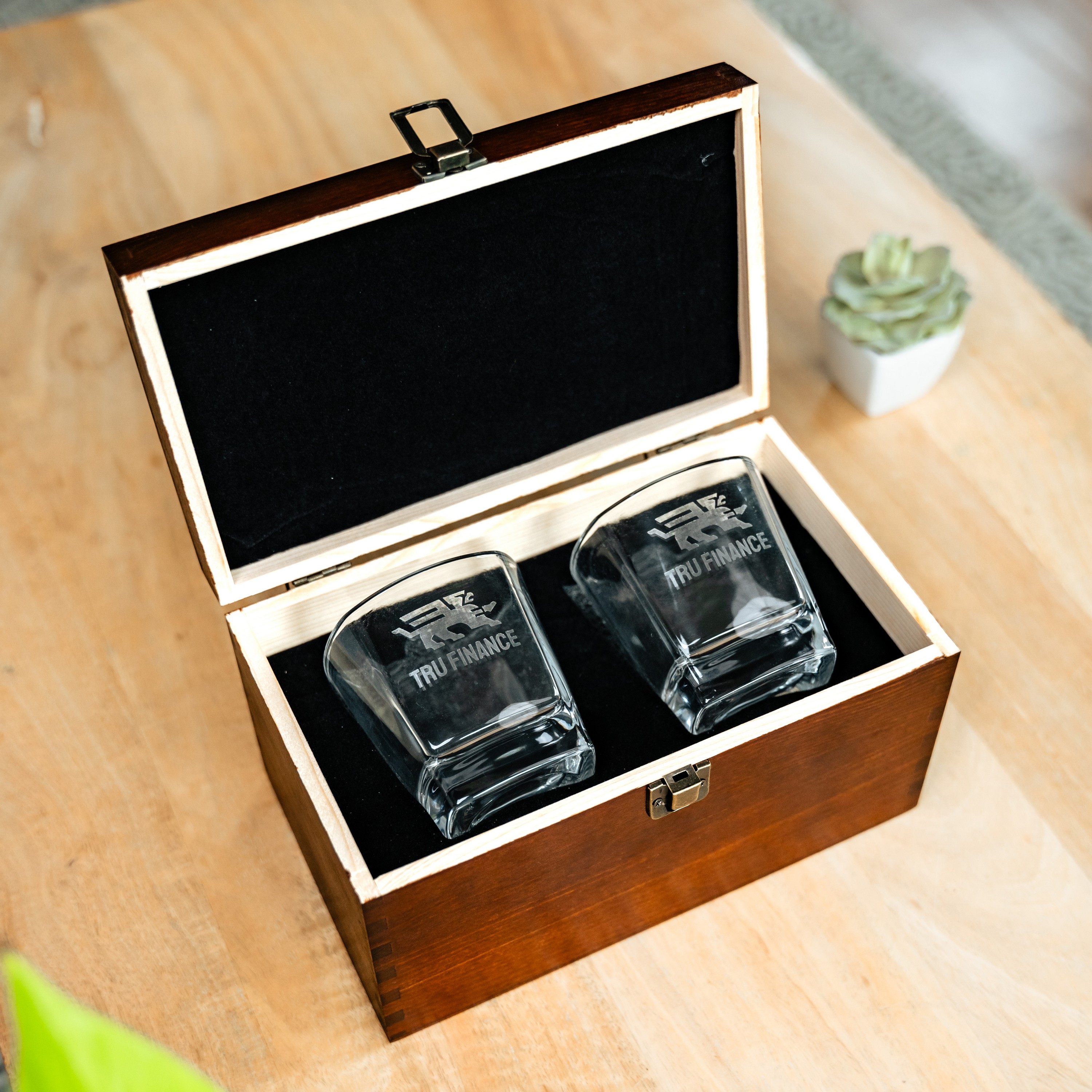 Aviara Whiskey Glass 2pc Set - Branded Wood Box 1