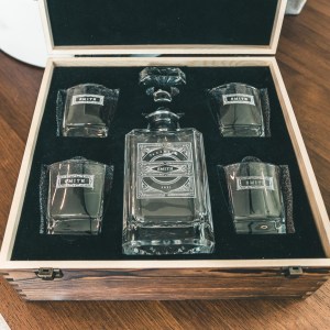 Decanter - Front Only - 4 Glasses - Wood Box 1 Decanter - Front Only - 4 Glasses - Wood Box 1