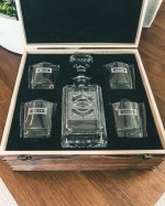 Decanter - Front Only - 4 Glasses - Wood Box 1 Decanter - Front Only - 4 Glasses - Wood Box 1