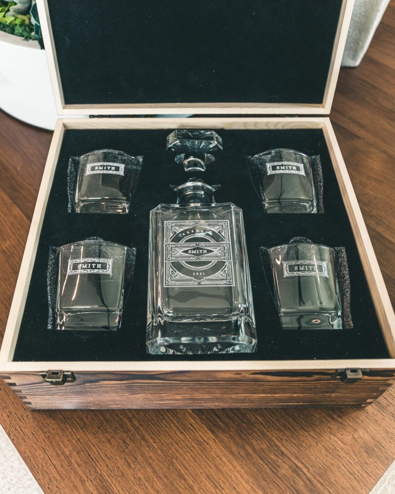 Decanter - Front Only - 4 Glasses - Wood Box 1 Decanter - Front Only - 4 Glasses - Wood Box 1