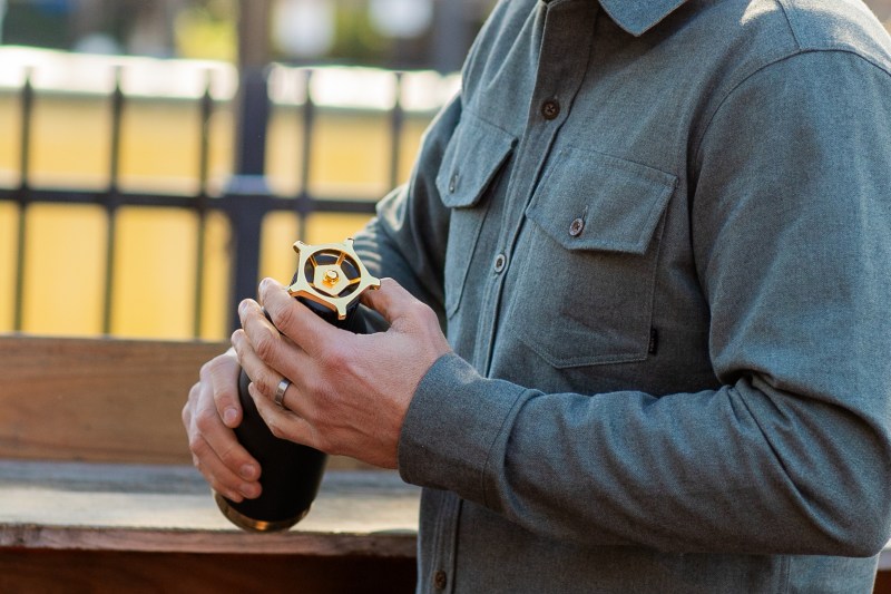 Spiglo 750mL Bottle - Black/Gold 1 Spiglo 750mL Bottle - Black/Gold 1