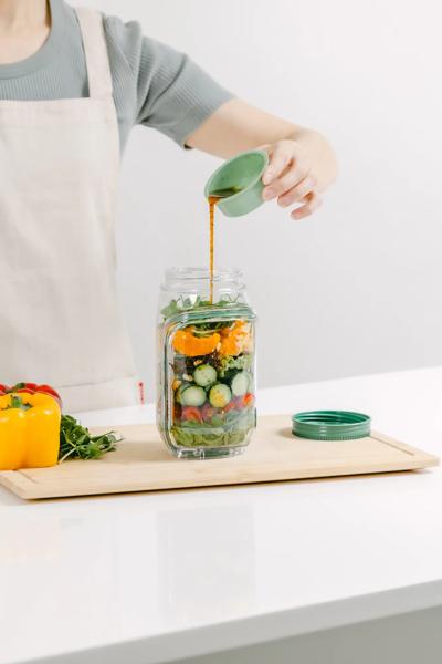 Prepara® Tritan 4.5 Cup Leakproof Salad Pod with 2.5oz Dressing Capsule 1