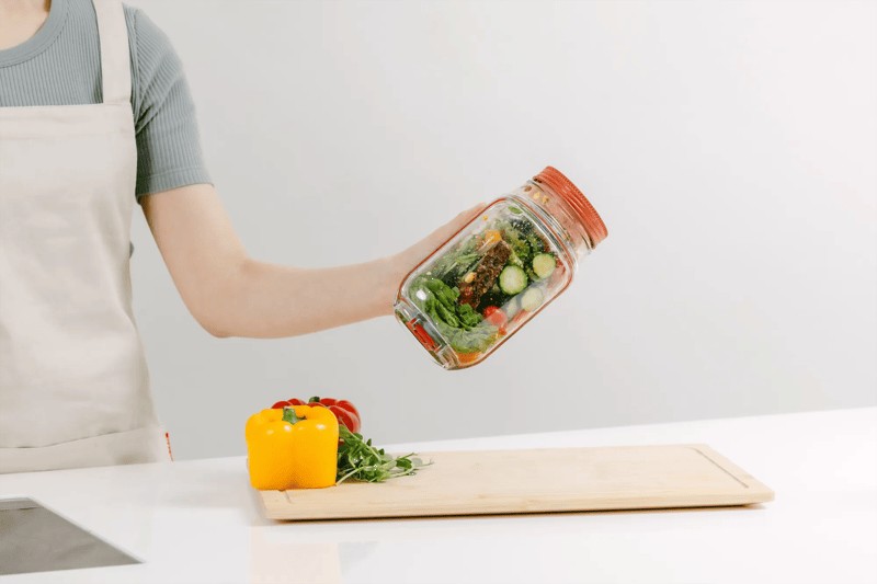 Prepara® Tritan 4.5 Cup Leakproof Salad Pod with 2.5oz Dressing Capsule 1