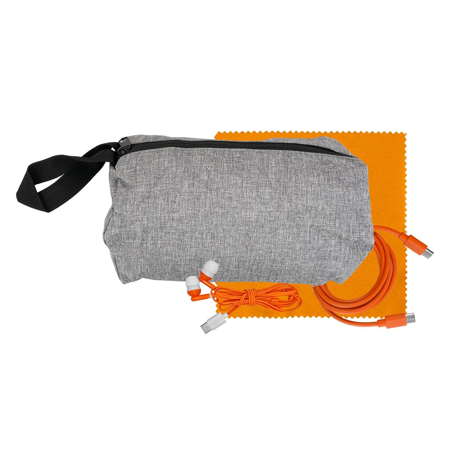 Travel C to C Cable, Ear Bud & Cloth Set 1