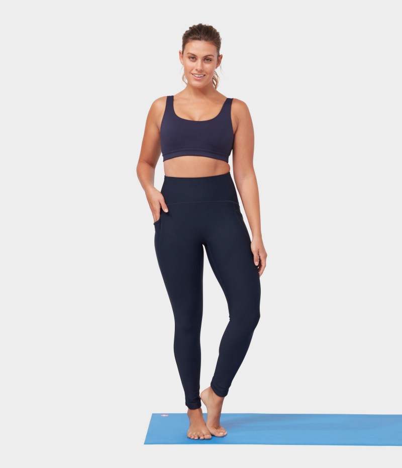 Manduka Presence Legging - Waist 35-37" Hips 44-47" 2 Manduka Presence Legging - Waist 35-37" Hips 44-47" 2