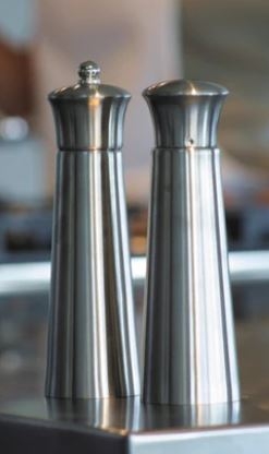 BergHoff® Essentials Pyramid Salt & Pepper Set 1 BergHoff® Essentials Pyramid Salt & Pepper Set 1