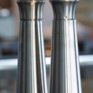 BergHoff® Essentials Pyramid Salt & Pepper Set 1 BergHoff® Essentials Pyramid Salt & Pepper Set 1