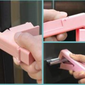 Vivitar® Self-Sterilizing Anti-Epidemic Tool 1 Vivitar® Self-Sterilizing Anti-Epidemic Tool 1