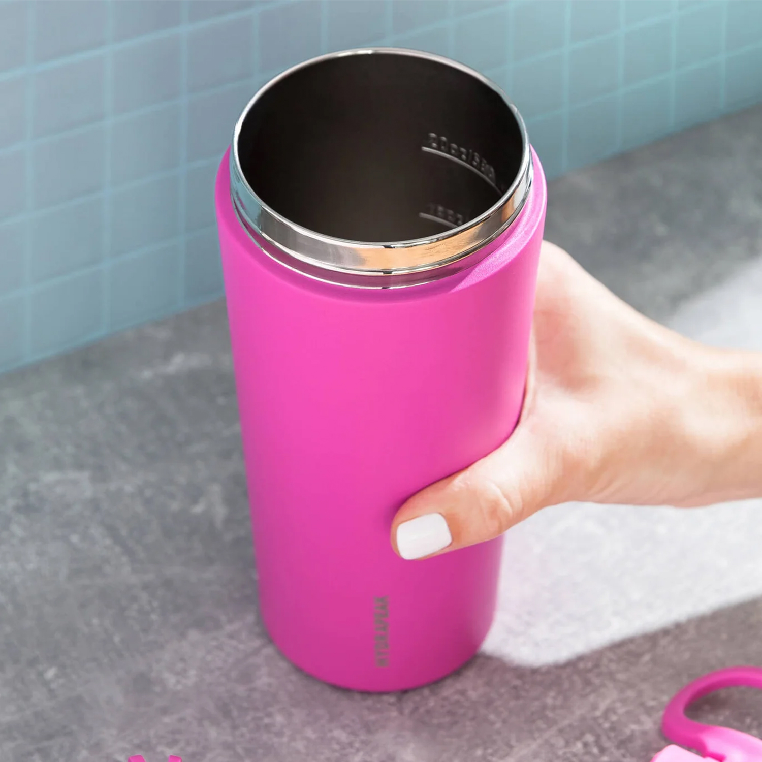 26 oz Hydrapeak® Stainless Steel Cocktail Shaker Bottle 1