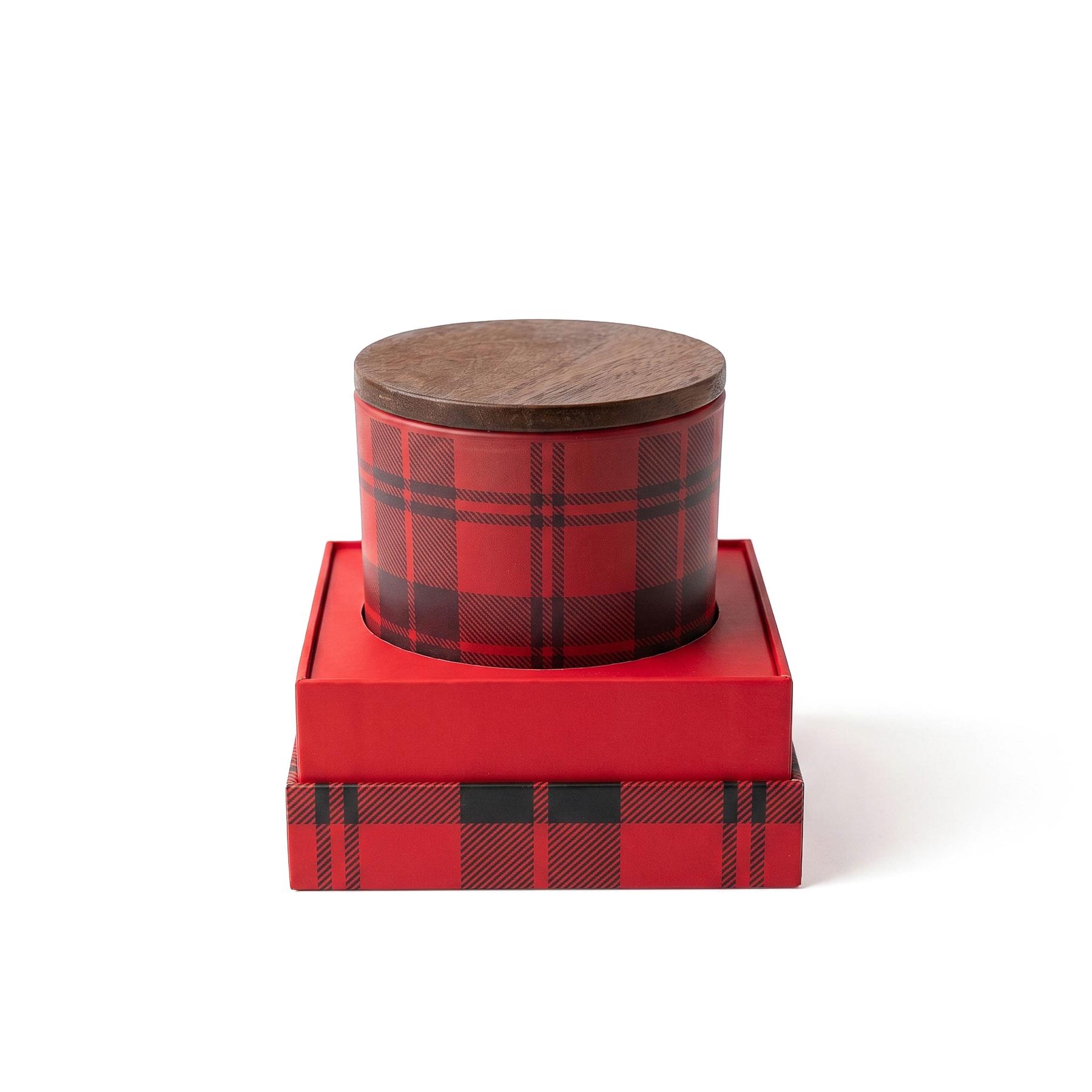 Ember 10 Oz Patterned Glass Candle With Acacia Wood Lid 1