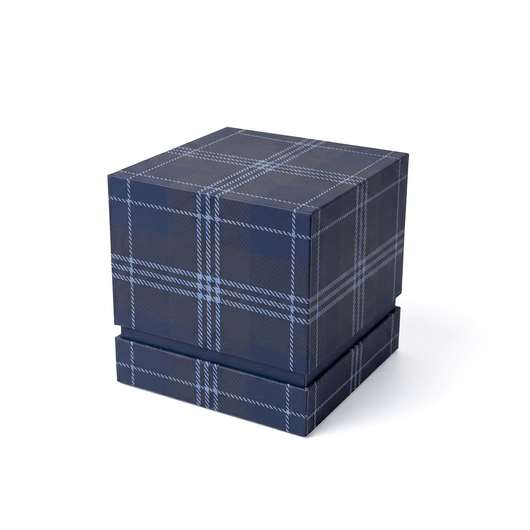 Ember 10 Oz Patterned Glass Candle With Acacia Wood Lid 1