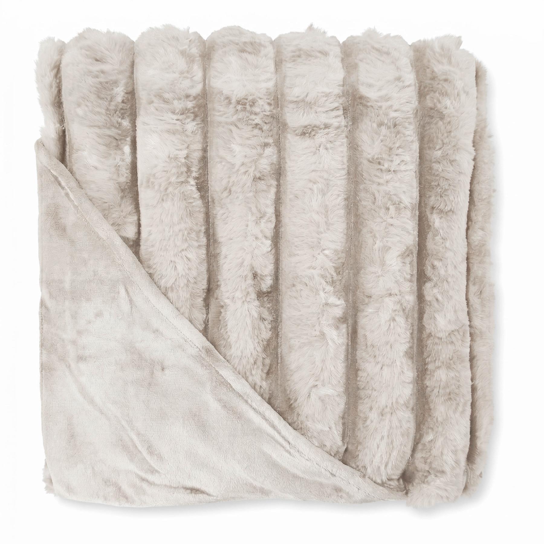 Aurora Faux Fur Polyester Blanket 1