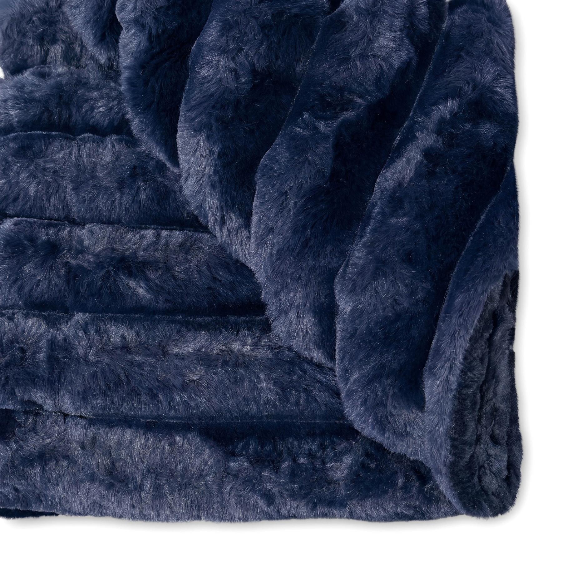 Aurora Faux Fur Polyester Blanket 1