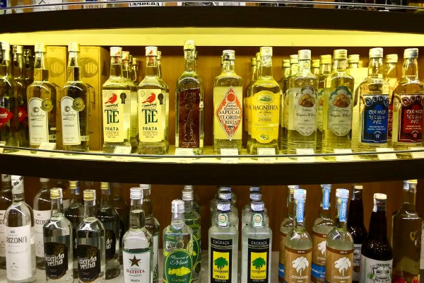 Brasil | Industria de la cachaça crece en Brasil, pero aún enfrenta perjuicios Brasil | Industria de la cachaça crece en Brasil, pero aún enfrenta perjuicios