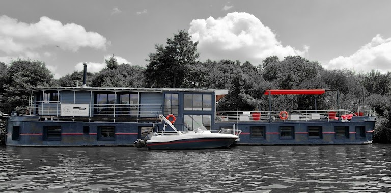 La Rivière House – Péniche Carpe Diem La Rivière House – Péniche Carpe Diem
