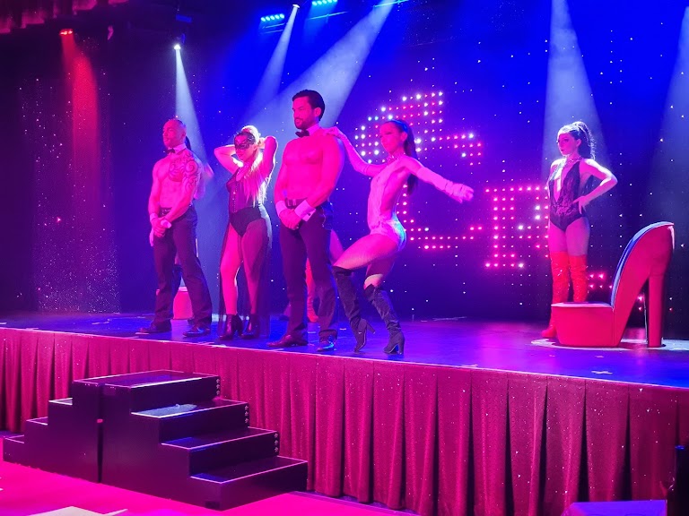 CABARET LA COUR ROYALE – VAR PACA – Dîner/Spectacle & Salle de Réception CABARET LA COUR ROYALE – VAR PACA – Dîner/Spectacle & Salle de Réception