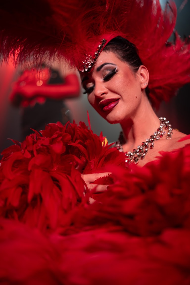 LE DIAMANT BLEU CABARET LE DIAMANT BLEU CABARET